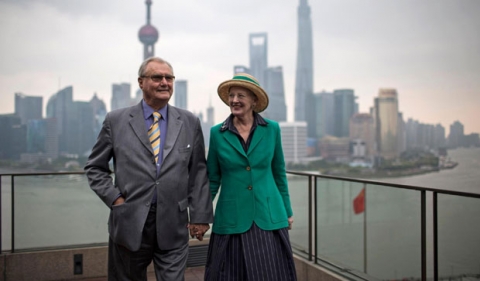 زوج ملكة الدنمارك يطالب بعدم دفنه إلى جانبها