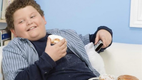 سر جديد وراء سمنة المراهقين.. وحلّه بسيط!