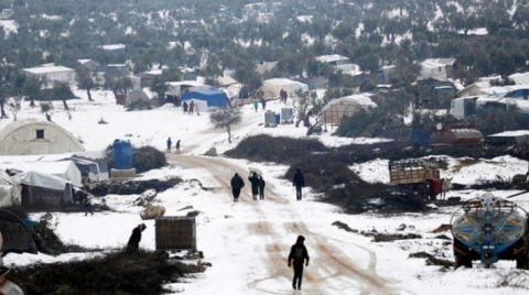 منظمة حقوقية: الفارون من إدلب يفترشون العراء في عفرين