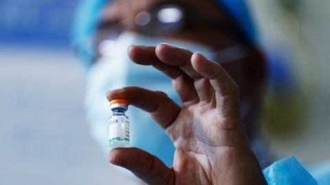 من ضمنها حصة إقليم كوردستان .. وصول وجبة جديدة من لقاح كورونا إلى العراق