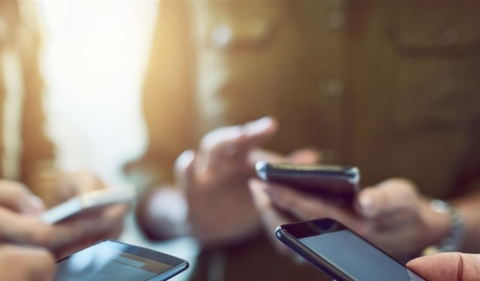 7 أشياء لا تستخدمها لتنظيف شاشة الهاتف