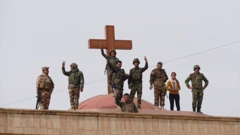 البيشمركة صاحب فكرة رفع الصليب على كنيسة في بعشيقة يرد على برهم صالح