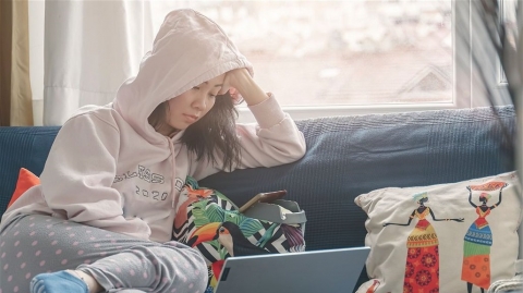 دراسة صادمة... العمل بالبيجاما يدهور الصحة العقلية!