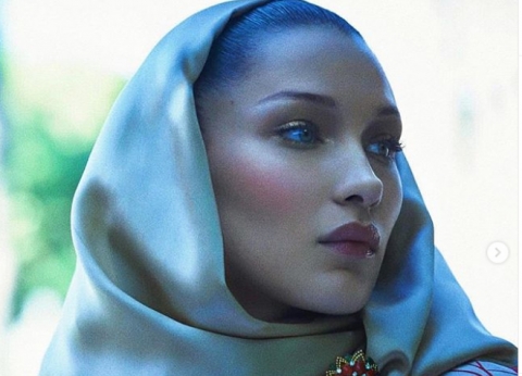 بيلا حديد بالحجاب ووالدها يصفها بالأميرة الفلسطينية