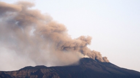 أكبر براكين أوروبا ينشط مجدداً