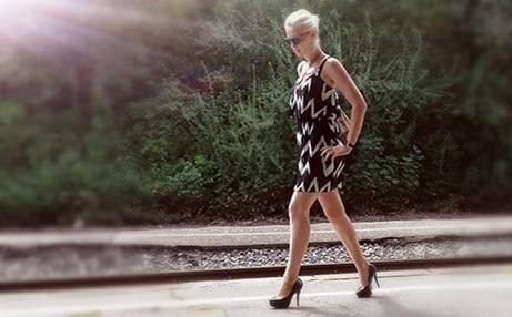 عرضٍ للأزياء العسكرية للمقاتلات الكورديات