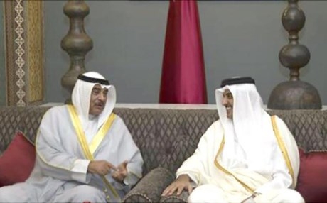 لاحتواء الخلاف الخليجي.. أمير قطر يبحث مع وزير الخارجية الكويتي 