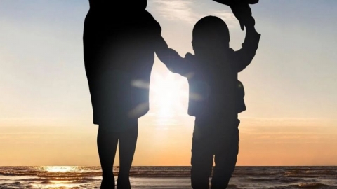 فيروس كورونا: كيف توازن الأمهات بين رعاية الأطفال والعمل؟