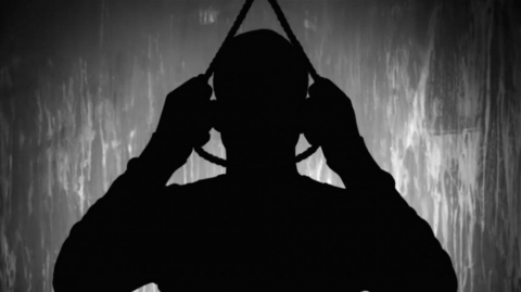 زوج ينتحر أمام ابنه المعاق بعد وفاة زوجته بحادث سير