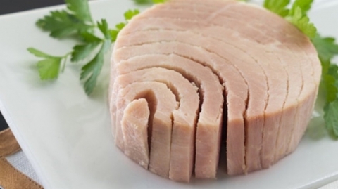 لهذا السبب لا تبالغوا في أكل التونة!