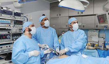 حالة طبية نادرة: استخراج 57 مسمار من بطن مريضة في السودان