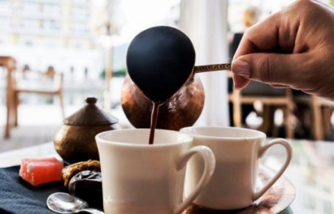 تحذير من تناول القهوة في الجو الحار !