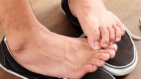 طرق بسيطة للتخلص من رائحة القدمين الكريهة