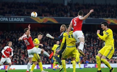 أرسنال يعبر بوريسوف بثلاثية ويبلغ ثمن نهائي الدوري الأوروبي