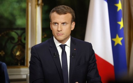 ماكرون يدرس حظر المظاهرات في الشانزلزيه