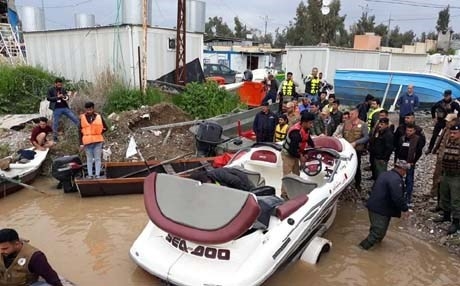 غواصو كوردستان ينتشلون جثتي طفلين من ضحايا عبارة الموصل