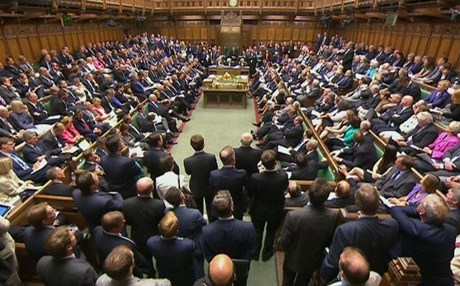 مجلس العموم البريطاني يوافق على مشروع قانون لتأجيل 