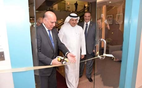 وزير المالية يفتتح أول فرع للمصرف العراقي للتجارة بالمملكة العربية السعودية