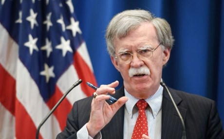 بولتون: سنرسل حاملة طائرات وقوة قاذفات إلى الشرق الأوسط للرد بقوة على إيران