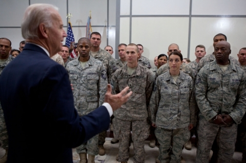 محلل أمني: بايدن يريد زيادة القوات الأمريكية في العراق ولا يميل للانسحاب