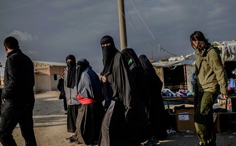 كوردستان سوريا.. الإدارة الذاتية تقرر إخراج 800 امرأة وطفل من مخيم الهول