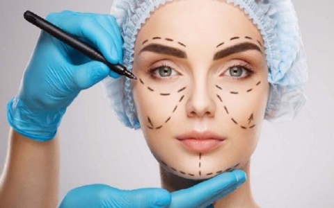 مادخل الكمامة ؟ زيادة كبيرة بجراحات التجميل في زمن كورونا