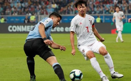 أوروغواي تتعادل بصعوبة مع اليابان في 