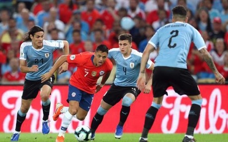 الأوروغواي تهزم تشيلي وتتأهلان معاً لربع نهائي كوبا أمريكا