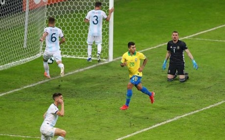 البرازيل تهزم الأرجنتين وتبلغ نهائي كوبا أمريكا