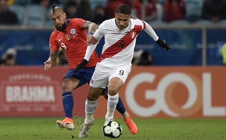 البيرو تجرد تشيلي من اللقب وتضرب موعدا مع البرازيل في نهائي 