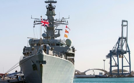 بارجة بريطانية ثانية تتجه إلى مياه الخليج وسط توتر مع إيران