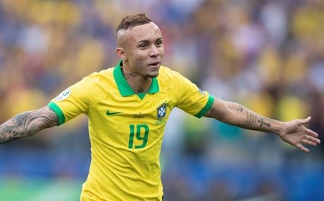 نجم المنتخب البرازيلي على رادار أرسنال الإنكليزي