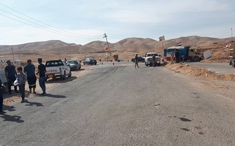 العلم السوري يَحول دون فتح معبر حدودي بين سنجار ومناطق الإدارة الذاتية