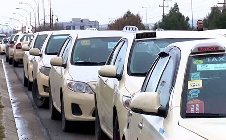 مرور كوردستان يغرِّم سواق سيارات الأجرة والحافلات الذين يحمِّلونها ركاباً إضافيين