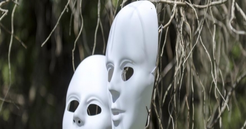 حقيقيا وليس مزيفا