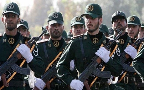 مقتل ضابط بالحرس الثوري الإيراني في اشتباكات مع مسلحين بمحافظة 