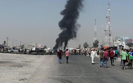  احتجاجات للحشد الشعبي تتسبب بقطع الطريق الرابط بين الموصل وأربيل