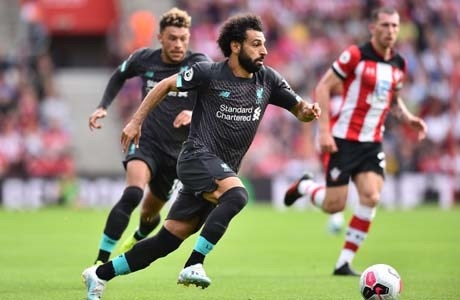 ليفربول يحقق انتصاره الثاني على التوالي ويعتلي قمة الدوري الإنجليزي