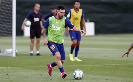 ميسي يشارك في التمارين الجماعية لبرشلونة قبل لقاء ريال بيتيس