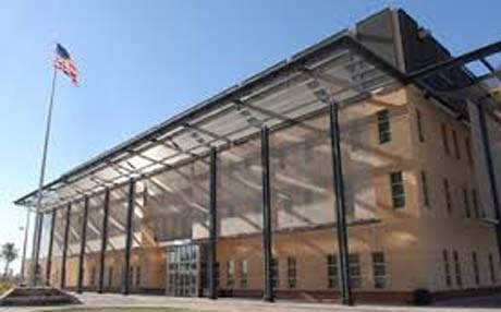 صادقون: إذا لم تنسحب القوات الأمريكية فستكون سفارتها وقنصلياتها هدفاً لسلاح المقاومة