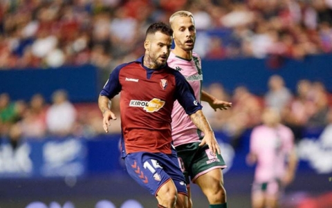 الدوري الإسباني.. التعادل السلبي يخيم على لقاء أوساسونا وبيتيس