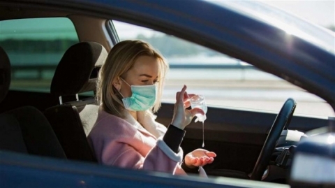 لا تترك معقم اليدين في السيارة نهائيا !