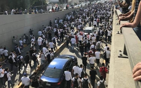  طلاب المدارس والجامعات والوزارات يشاركون في الإضراب العام