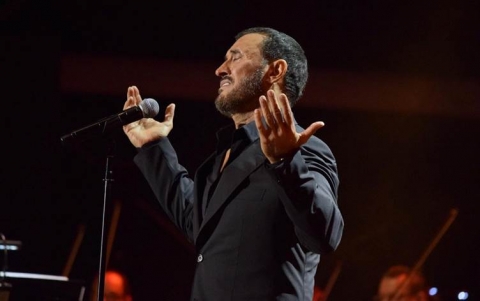 كاظم الساهر يغني للعراق تزامناً مع التظاهرات