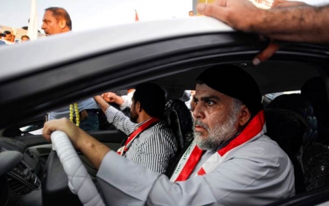 متظاهرون يهتفون ضد مقتدى الصدر .. ويطالبوه بالكف عن التدخل في احتجاجات العراق