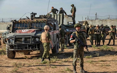 روسيا ترسل تعزيزات عسكرية إلى القامشلي وتستحدث نقطة أمنية في تل تمر