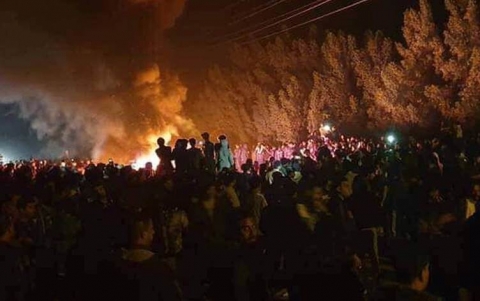 حرق مصارف ومصادمات بين قوات الأمن والمتظاهرين في كربلاء