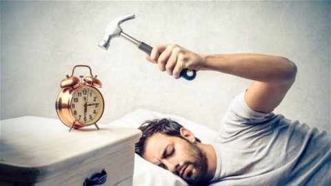 عادات سيئة عليكم تجنبها في الصباح