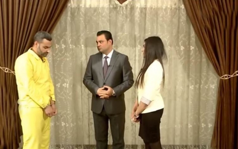 أشواق حجي تواجه مغتصبها الداعشي مطأطئ الرأس بالمحكمة في تبادل لأدوار الخوف