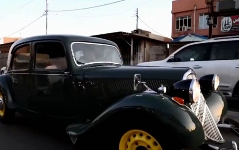 هاوٍ يصلح السيارات الكلاسيكية القديمة ويعيدها للحياة في كركوك